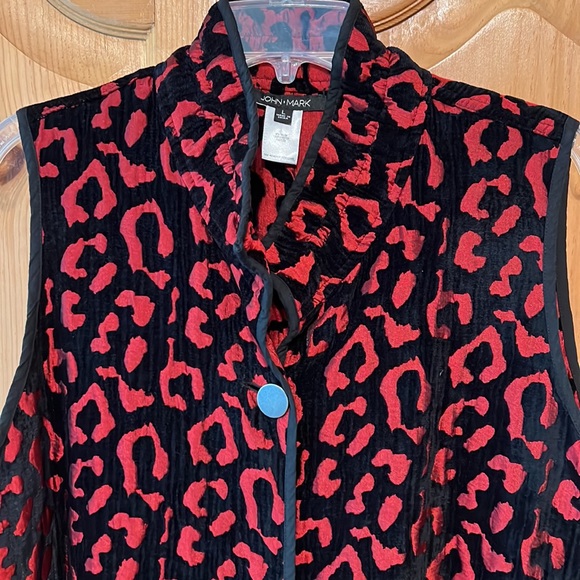 NWT John Mark Black Velvet Red Leopard Button Vest L - Picture 3 of 7